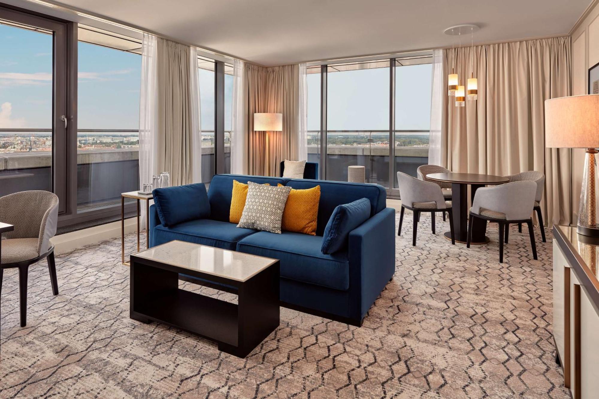 فندق Hilton Vienna Park المظهر الخارجي الصورة A suite at the Hilton Chicago